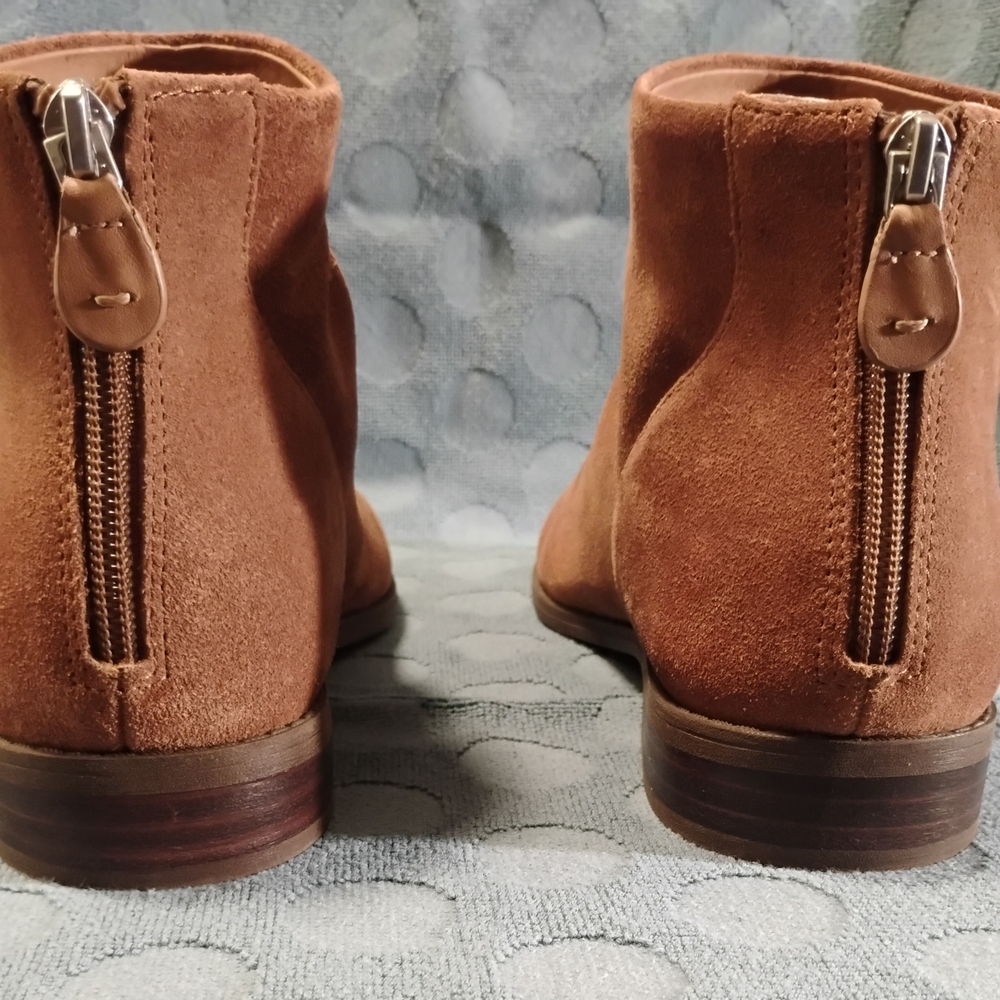 Gentle Souls By Kenneth Cole Women's Emma Suede Zip Bootie in Size 9.5 NWOT - Picture 8 of 14